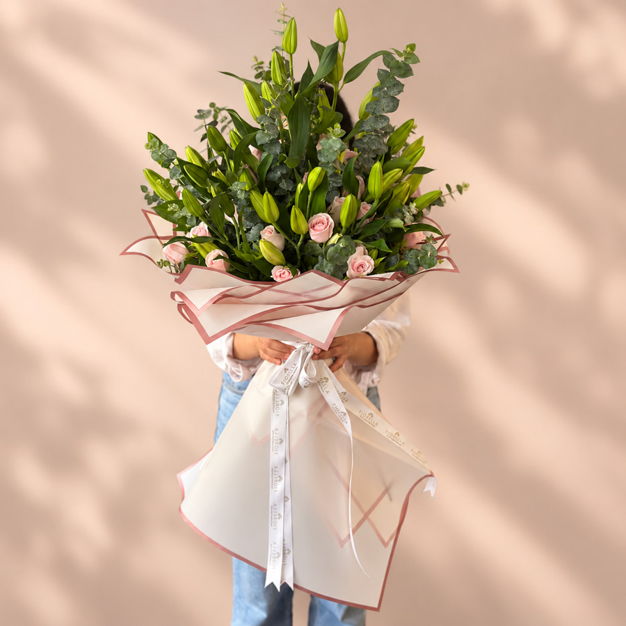  GRANDE LILY BOUQUET